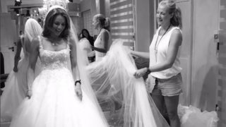 Ελένη Τσολάκη: «Είναι το μόνιμο χαμόγελο της ευτυχίας στα χείλη σου, είναι όλα τα όμορφα συναισθήματα που φωλιάζουν στη καρδιά σου»