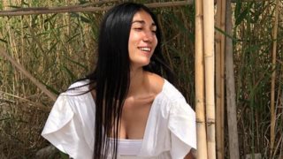 Η Παρασκευή Κερασιώτη ποζάρει topless και "ρίχνει" το Instagram