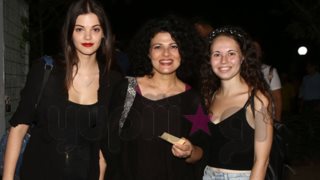 Τάνια Τρύπη: Σπάνια βραδινή έξοδος με τις κόρες της! Όλες οι φωτογραφίες