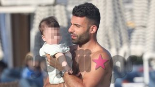 Γιώργος Τζαβέλλας &amp; Αθηνά Πικράκη: Οι πρώτες διακοπές με τον γιο τους! Πού τους εντόπισε ο φωτογραφικός φακός;