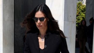 Η Εύη Βατίδου ξεκαθαρίζει: &quot;Θα είμαι δίπλα τους με κατανόηση, ήταν ο πατέρας τους&quot;