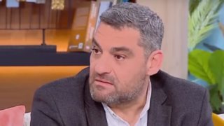Μάνος Νιφλής: &quot;Κάναμε δύο προσπάθειες - Το να υιοθετήσεις είναι πιο υγιές από το να κάνεις 10 εξωσωματικές&quot;