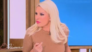 Ελένη Μενεγάκη: &quot;Δεν θέλουμε να περάσουμε κανένα μήνυμα με το τραγούδι&quot;