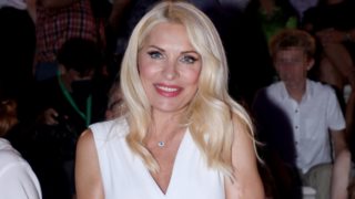 Το λευκό φόρεμα είναι το αγαπημένο των Παριζιάνων | To φοράει και η Ελένη Μενεγάκη