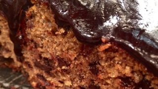 Συνταγή για Μπανανόπιτα με Κομμάτια Σοκολάτας και Σιρόπι από την Αργυρώ Μπαρμπαρίγου: Η ωραιότερη που έχεις δοκιμάσει!