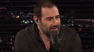 Αντώνης Κανάκης: Τα σκληρά λόγια για την ελεύθερη τηλεόραση &amp; τις «τηλεοπτικές αντιγραφές» που ξεκινούν! Όσα είπε στο «Βινύλιο»