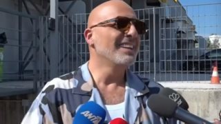 Νίκος Μουτσινάς: &quot;ΕΣΡ καλησπέρα, σε ενοχλεί το φιλί του Παπακαλιάτη ή αυτά που είπε ο Κούγιας;&quot;