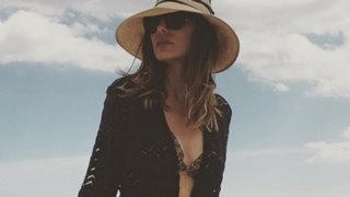 Δέσποινα Βανδή: Οι σέξι φωτογραφίες με μαγιό