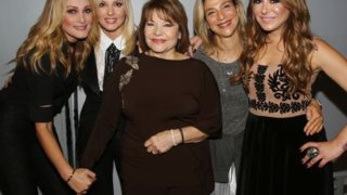 Νατάσα Θεοδωρίδου - Πέγκυ Ζήνα - Μελίνα Ασλανίδου: Μαζί στη σκηνή του Παλλάς στο αφιέρωμα στη Βίκυ Μοσχολιού: Όλες οι φωτογραφίες