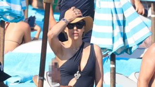 Η Σίσσυ Φειδά σε σπάνια στιγμιότυπα με τον σύζυγό της στη Μύκονο