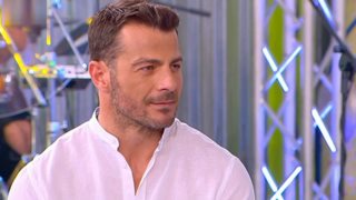 Ο Γιώργος Αγγελόπουλος πήγε στον Νίκο Μουτσινά &amp; αποκάλυψε την... κουμπαριά τους! Τι συνδέει τους δύο tv stars;