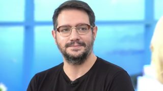 Ο Παύλος Χάππιλος εξομολογείται: &quot;Είμαι τυχερός που με αγαπάνε οι γονείς μου, ξέρω gay παιδιά που δεν τους μιλάνε&quot;