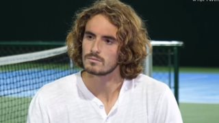 Στέφανος Τσιτσιπάς: Το τρυφερό βίντεο με την κούκλα σύντροφό του να του φτιάχνει τα μαλλιά