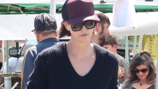 Hollywood Report: Η (αγνώριστη) Charlize Theron χωρίς μακιγιάζ &amp; η νέα εμφάνιση της Angelina Jolie