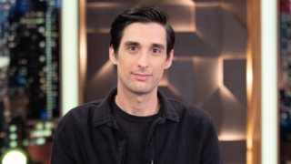 Αλέξης Βιδαλάκης: "Ο μπαμπάς μου με έκανε στα 55 του -  Ήταν καλός άνθρωπος αλλά δεν συνάψαμε ποτέ σχέση πατέρα - γιου"