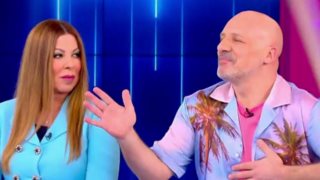 Η Άντζελα Δημητρίου (και) στον Νίκο Μουτσινά