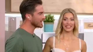 Αθηνά Χρυσαντίδου: Η απρόσμενη είσοδος στο πλατό του &quot;Splash&quot;! To τρυφερό φιλί στον Δώρο on camera