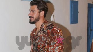 Άκης Πετρετζίκης: Τα νυχτοπερπατήματα με τους φίλους του στη Μύκονο!