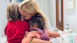 #FamilyGoals: Η Δούκισσα Νομικού κοινοποίησε το πιο γλυκό στιγμιότυπο των παιδιών της από τις οικογενειακές διακοπές