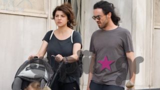 Δημήτρης Κουρούμπαλης &amp; Φρόσω Κόρρου: Η σπάνια δημόσια εμφάνιση με την κόρη τους! Πού τους εντοπίσαμε;