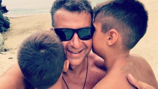 Γιώργος Λιάγκας: Καλοκαιρινή απόδραση με τους γιους του! Σε ποιο νησί βρέθηκε;