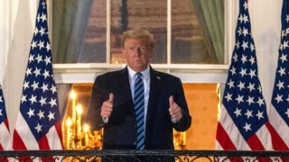 Donald Trump: Σε... ρόλο πλασιέ φαρμάκου: &quot;Δώρο Θεού&quot; ο κορονοϊός - Αυτό πήρα και σώθηκα