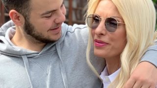 Ο Άγγελος Λάτσιος σχολίασε την ανάρτηση της Ελένης Μενεγάκη για το χριστουγεννιάτικο δέντρο τους