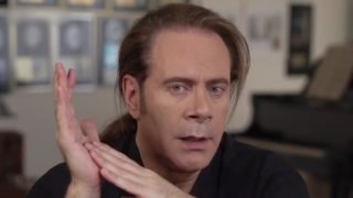 Στέφανος Κορκολής: Μιλά για τη μάχη με τον καρκίνο: «Τα χειρουργεία δε σταματάνε, κάθε τόσο με ξαναθυμάται και πάμε… Δεν έχει τελειώσει»