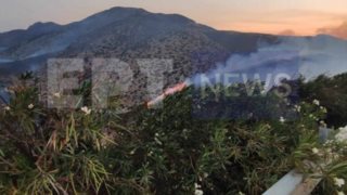 Μαίνεται το πύρινο μέτωπο στους Φούρνους Ικαρίας: Σκάφος του Λιμενικού απομάκρυνε λουόμενους