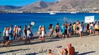 "Κίνημα της πετσέτας": Λουκέτο σε τρεις επιχειρήσεις για παράνομη κατάληψη ακτών στην Πάρο - Έρχονται σαρωτικοί έλεγχοι