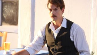 Γιάννης Κουκουράκης: Θυμάσαι πως ο Κωνσταντής από τις «Άγριες Μέλισσες» είχε ένα πολυσυζητημένο ειδύλλιο με πολύ γνωστή tv persona;