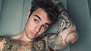 Justin Bieber: Εξομολογείται πως έκανε σκληρά ναρκωτικά και κακοποιούσε τις συντρόφους του

