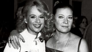 47 χρόνια πριν: Η Αλίκη Βουγιουκλάκη και η Τζένη Καρέζη στην αγκαλιά κορυφαίου σκηνοθέτη