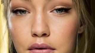 Make up tips: Κάνε το πιο εύκολο cat eye look με μια κίνηση!