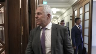 Πώς φτάσαμε στο "ναυάγιο" με τον Αποστολάκη - Οι συνομιλίες με Μητσοτάκη που εκθέτουν τον ναύαρχο