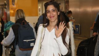 Showbiz Report | Η Μαρίνα Σάττι πίσω στην Ελλάδα μετά τη Eurovision &amp; οι celebs σε καθημερινές στιγμές