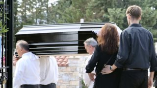 Το τελευταίο &quot;αντίο&quot; στον Αίαντα Μανθόπουλο | Ποιοι ήταν εκεί για να τον αποχαιρετήσουν