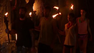 Survivor: Χαμός στους Διάσημους! Οι κατηγορίες εναντίον του Σπαλιάρα &amp; η κίνηση της Βαλαβάνη που προκάλεσε σάλο στα social media