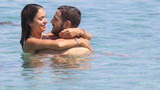 Άννα Πρέλεβιτς - Γιάννης Παπαπέτρου: Ερωτευμένοι στη Μύκονο: Φωτογραφίες από τις διακοπές τους