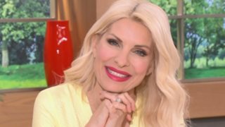 Ελένη Μενεγάκη: «Είμαι ένα κορίτσι της ψυχαγωγίας. Tο μαύρο δεν το θέλω πια, το τίμησα»