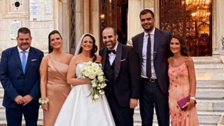 Κουμπάρος ο Παύλος Μαρινάκης μαζί με τη σύζυγό του - Δείτε φωτογραφίες από τον λαμπερό γάμο!