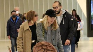 Η Μαρία Ηλιάκη και ο Στέλιος Μανουσάκης στα μαγαζιά με τη μικρή Κατερίνα