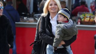 Φαίη Σκορδά: Bόλτα με τους γιους της: Φωτογραφίες