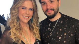 Rita Wilson 
: Το ντουέτο της συζύγου του Tom Hanks με τον Χρήστο Μάστορα