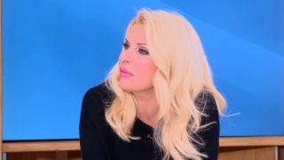 Ελένη Μενεγάκη: &quot;Τι γίνεται, ρε παιδιά; - Το θυμάμαι αυτό το γλυκό κορίτσι&quot;