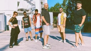 Νίκος Μουτσινάς: Η πρώτη φωτογραφία με τη Ματίνα Νικολάου &amp; τους Alcatrash από την προετοιμασία για τη νέα σεζόν!