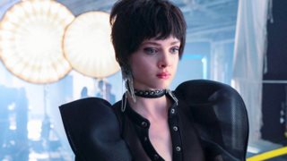 Elena Kampouris, η νέα Tokyo του Netflix έχει ελληνική καταγωγή