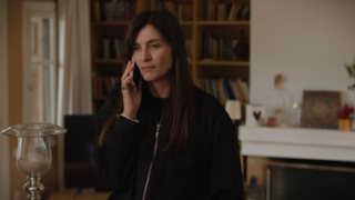 Η γη της Ελιάς | Η Ιουλία εκβιάζει την κόρη της &amp; ο Στάθης κατρακυλάει ξανά στον τζόγο!