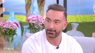 O Nίκος Κοκλώνης ανακοίνωσε το πρόσωπο που θα είναι στο backstage του &quot;J2US&quot;