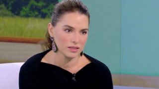 Συγκινήθηκε η Μελία Κράιλινγκ στον αέρα του ΣΚΑΪ: "Συγγνώμη..."